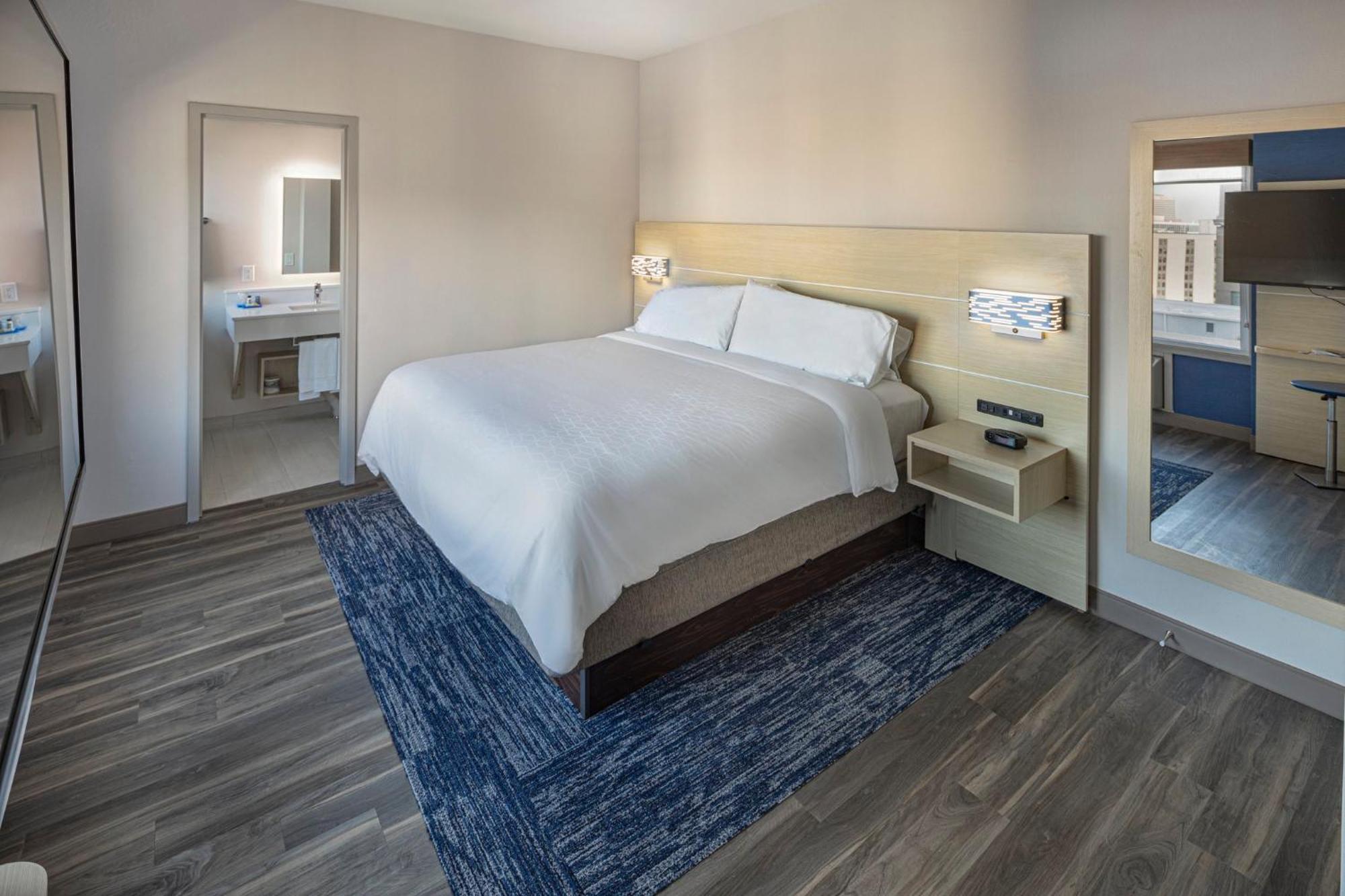Express & - Downtown By Ihg Hotel 3*
