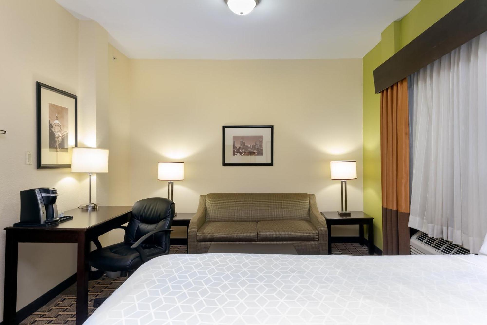 Express & - Downtown By Ihg Hotel 3*