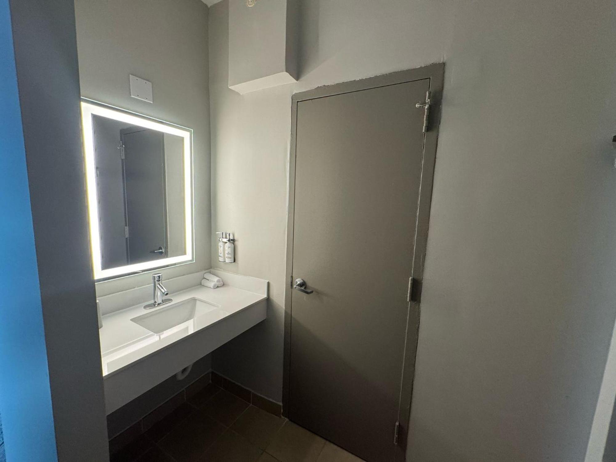 Express & - Downtown By Ihg Hotel
