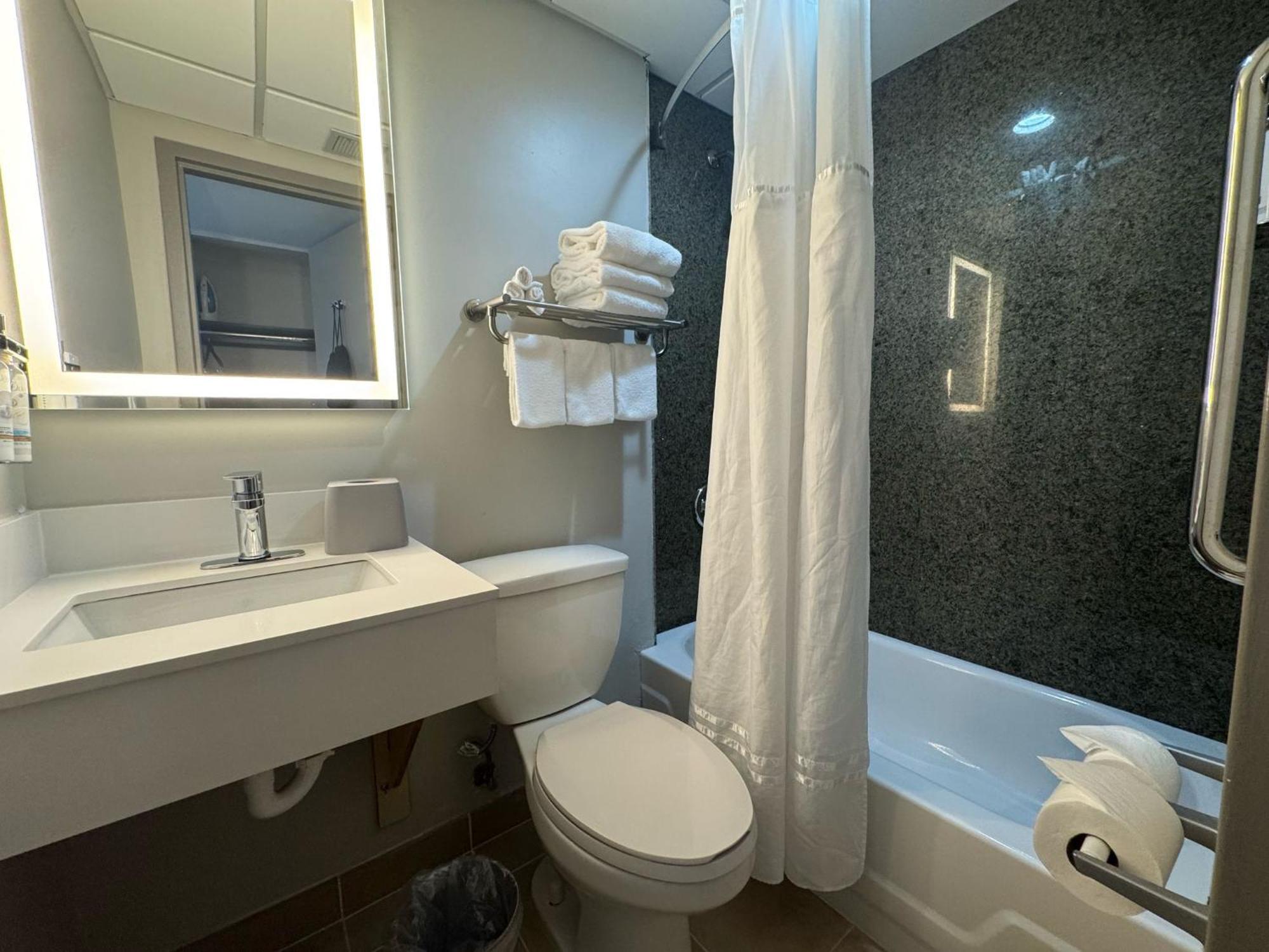 Express & - Downtown By Ihg Hotel 3*